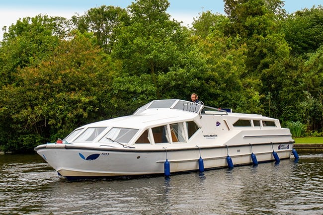 Phantom Norfolk Broads Holiday Boat Sleeps 6 People - Barnes Brinkcraft